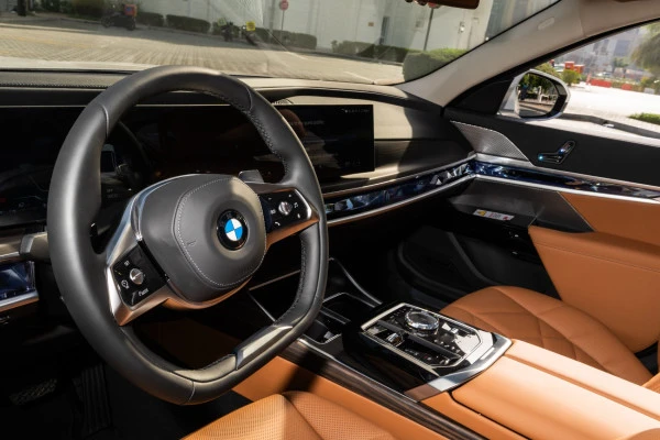 BMW 735i (White), 2025