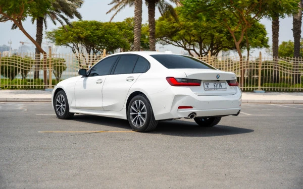 BMW 318i (White), 2025