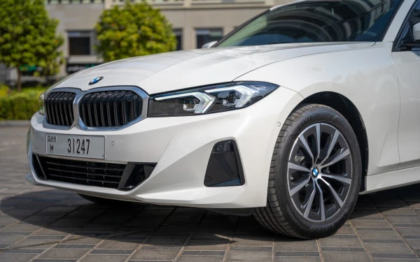 BMW 318i (Weiß), 2025