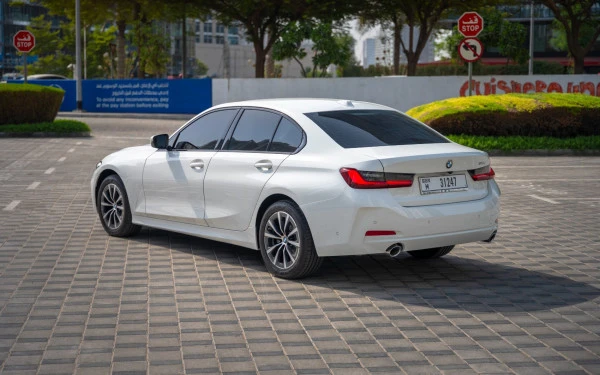 BMW 318i (Weiß), 2025