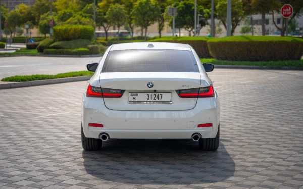 BMW 318i (Weiß), 2025