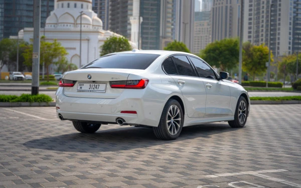 BMW 318i (Weiß), 2025