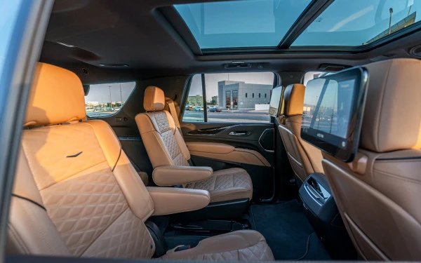 Cadillac Escalade (Bianca), 2021