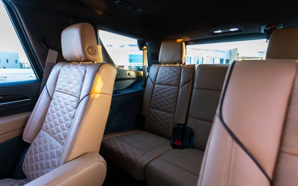 Cadillac Escalade (Bianca), 2021