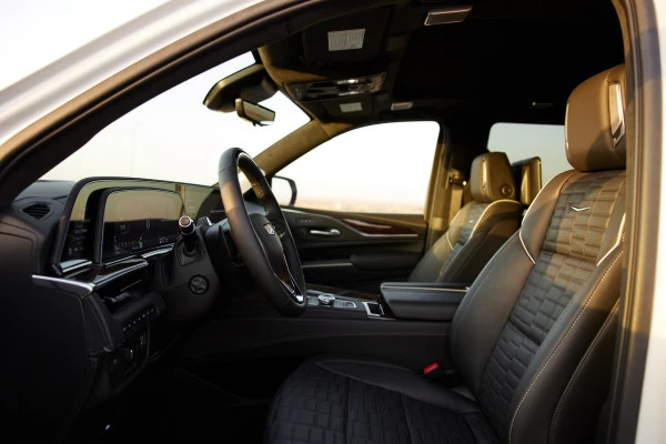 Cadillac Escalade (Bianca), 2023