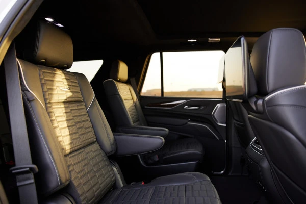 Cadillac Escalade (Bianca), 2023