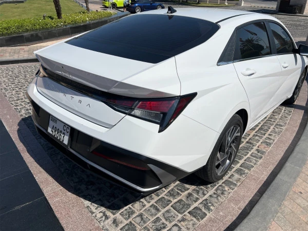 Hyundai Elantra (Blanc), 2024