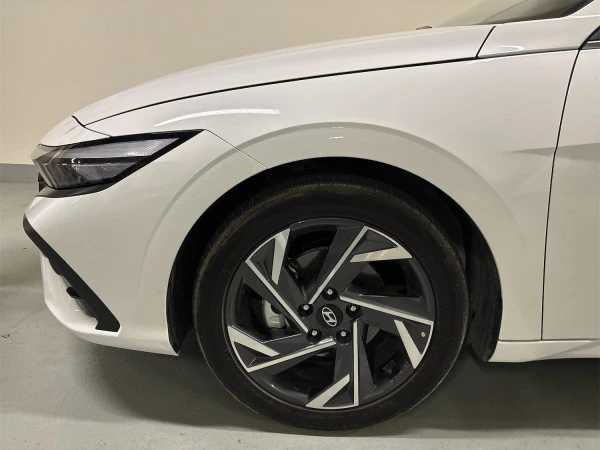 Hyundai Elantra (Blanc), 2024