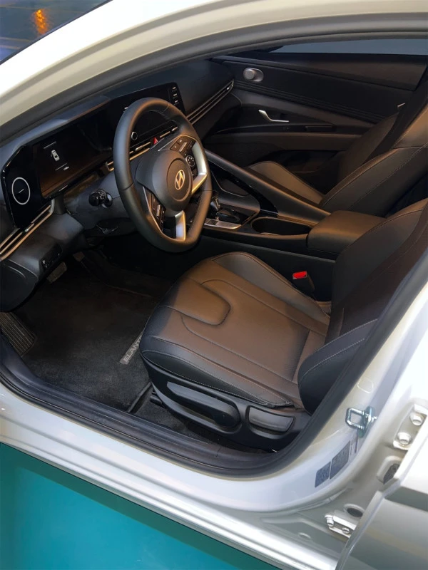 Hyundai Elantra (Blanc), 2024