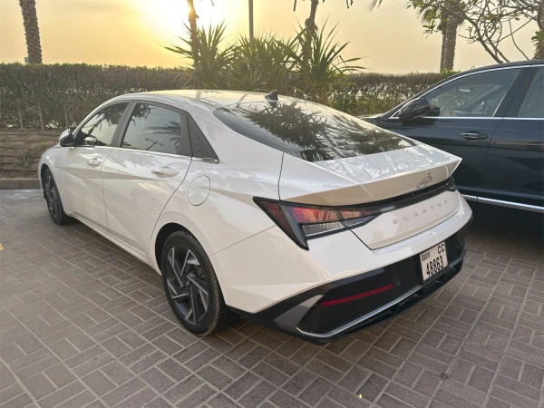 Hyundai Elantra (Blanc), 2024