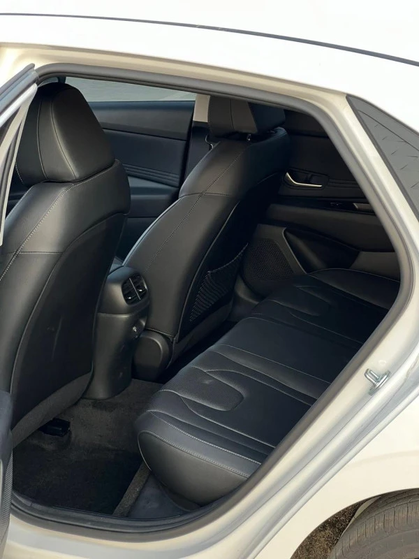 Hyundai Elantra (Blanc), 2024