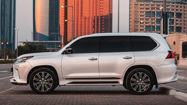 Lexus LX 570 (Bianca), 2021
