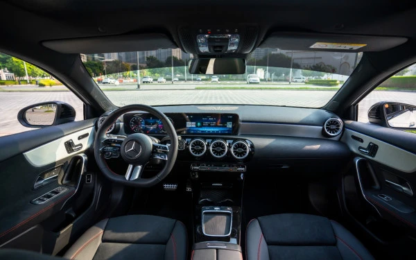 Mercedes A200 (Белый), 2025