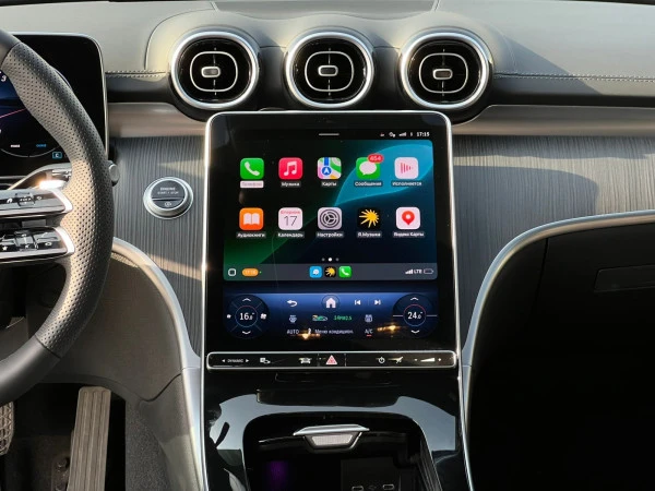Mercedes C 220 (White), 2025