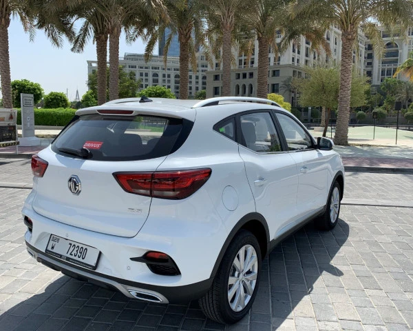 إم جي ZS (أبيض), 2025