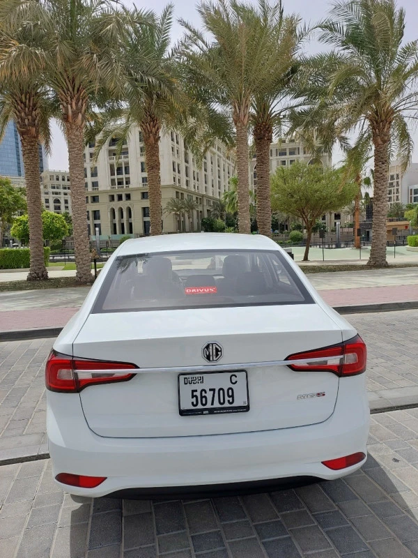 إم جي5 (أبيض), 2025