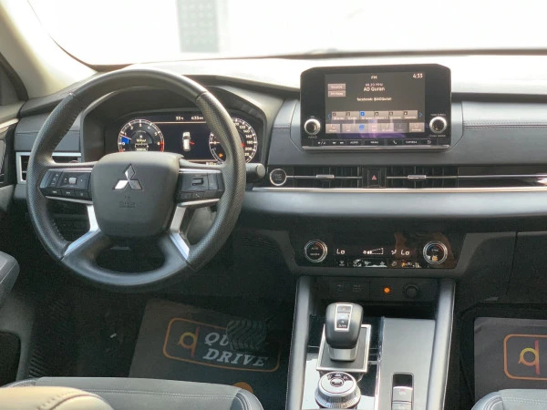 Mitsubishi Outlander (Белый), 2024