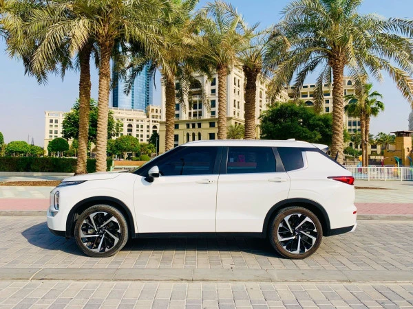 Mitsubishi Outlander (Белый), 2024