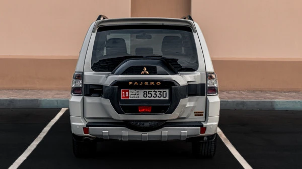 Mitsubishi Pajero (White), 2022