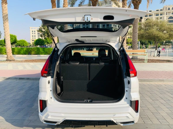 Mitsubishi Xpander (White), 2025