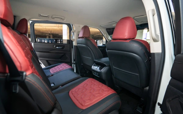 Nissan Patrol Platinum V6 (Blanc), 2026
