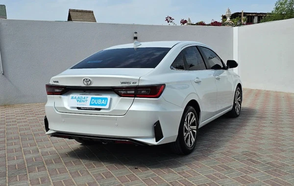Toyota Yaris (Blanco), 2023