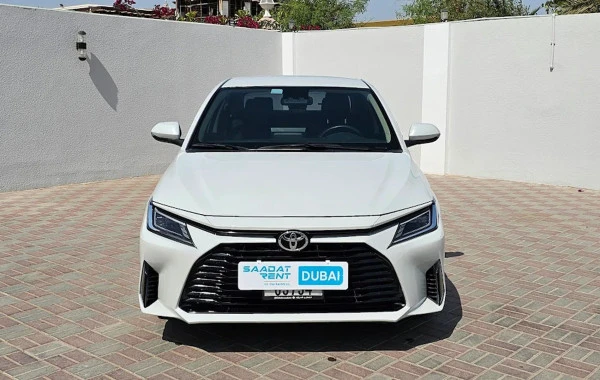 Toyota Yaris (Blanco), 2023