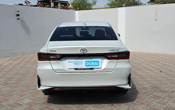 Toyota Yaris (Blanco), 2023