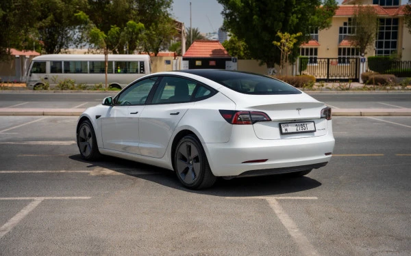 Tesla Model 3 (White), 2023