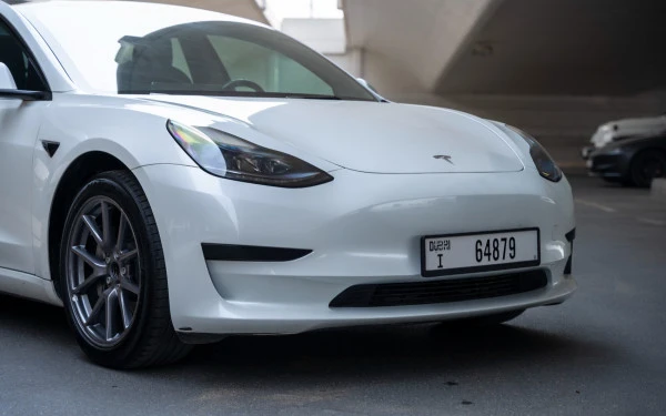 Tesla Model 3 (Blanco), 2023