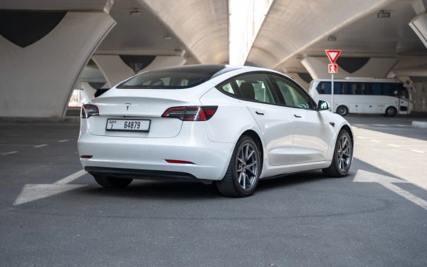 Tesla Model 3 (Blanco), 2023
