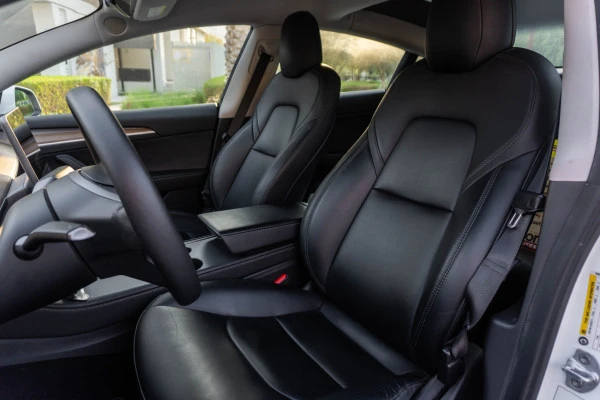 Tesla Model 3 (White), 2023