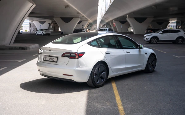 Tesla Model 3 (White), 2023