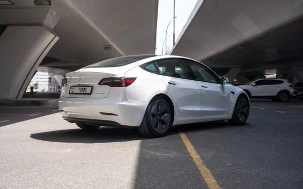 Tesla Model 3 (White), 2023