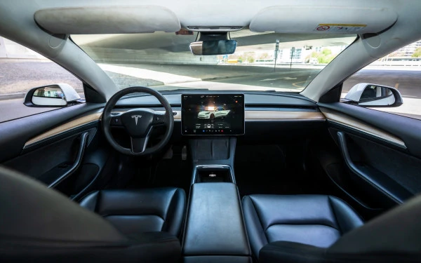 Tesla Model 3 (White), 2023