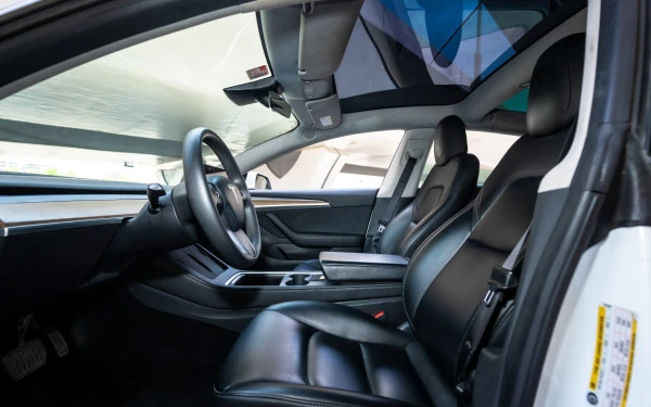 Tesla Model 3 (White), 2023