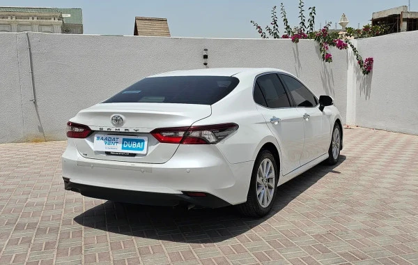 Toyota Camry (Blanco), 2024