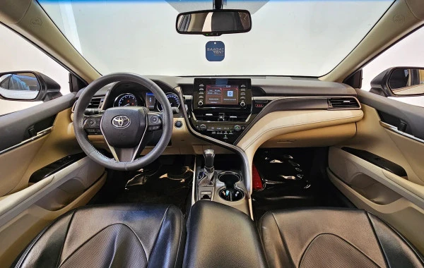 Toyota Camry (Blanco), 2024