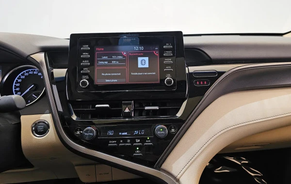 Toyota Camry (Blanco), 2024