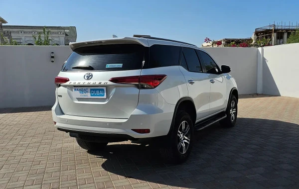 Toyota Fortuner (Белый), 2024