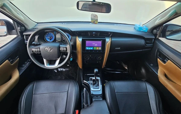 Toyota Fortuner (Белый), 2024