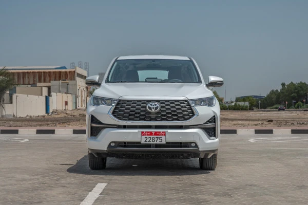 Toyota Innova (Blanco), 2024