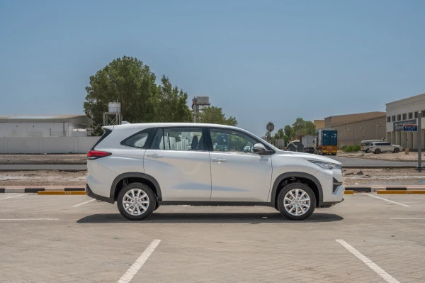Toyota Innova (Blanco), 2024