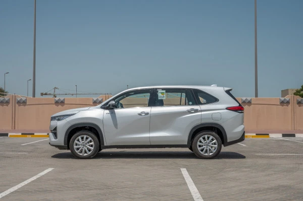 Toyota Innova (Blanco), 2024