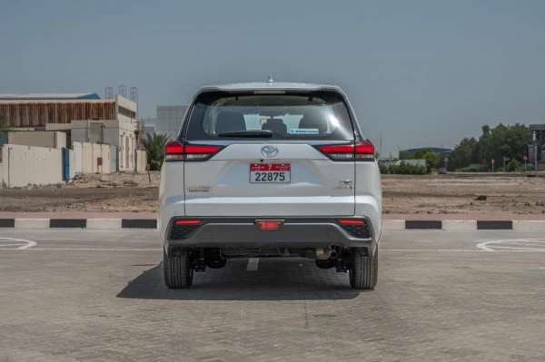 Toyota Innova (Blanco), 2024