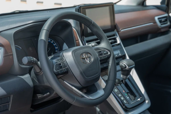 Toyota Innova (Blanco), 2024