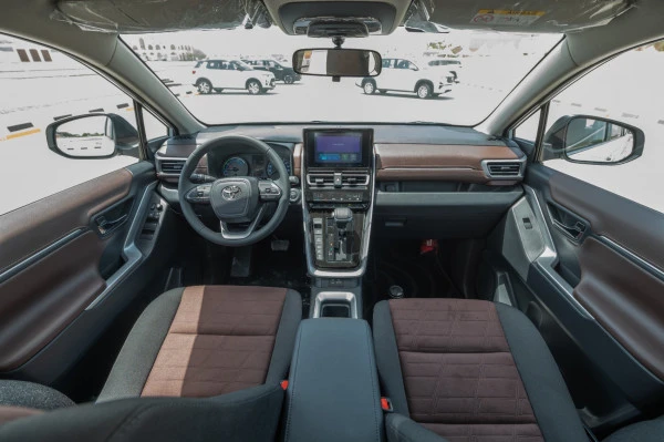 Toyota Innova (Blanco), 2024