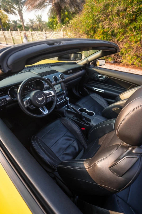 Ford Mustang cabrio (Желтый), 2018