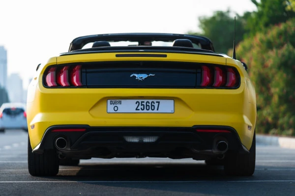 Ford Mustang cabrio (Желтый), 2018