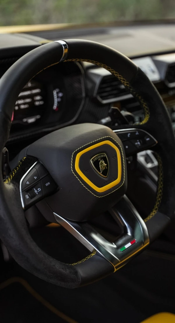 Lamborghini Urus (Yellow), 2019